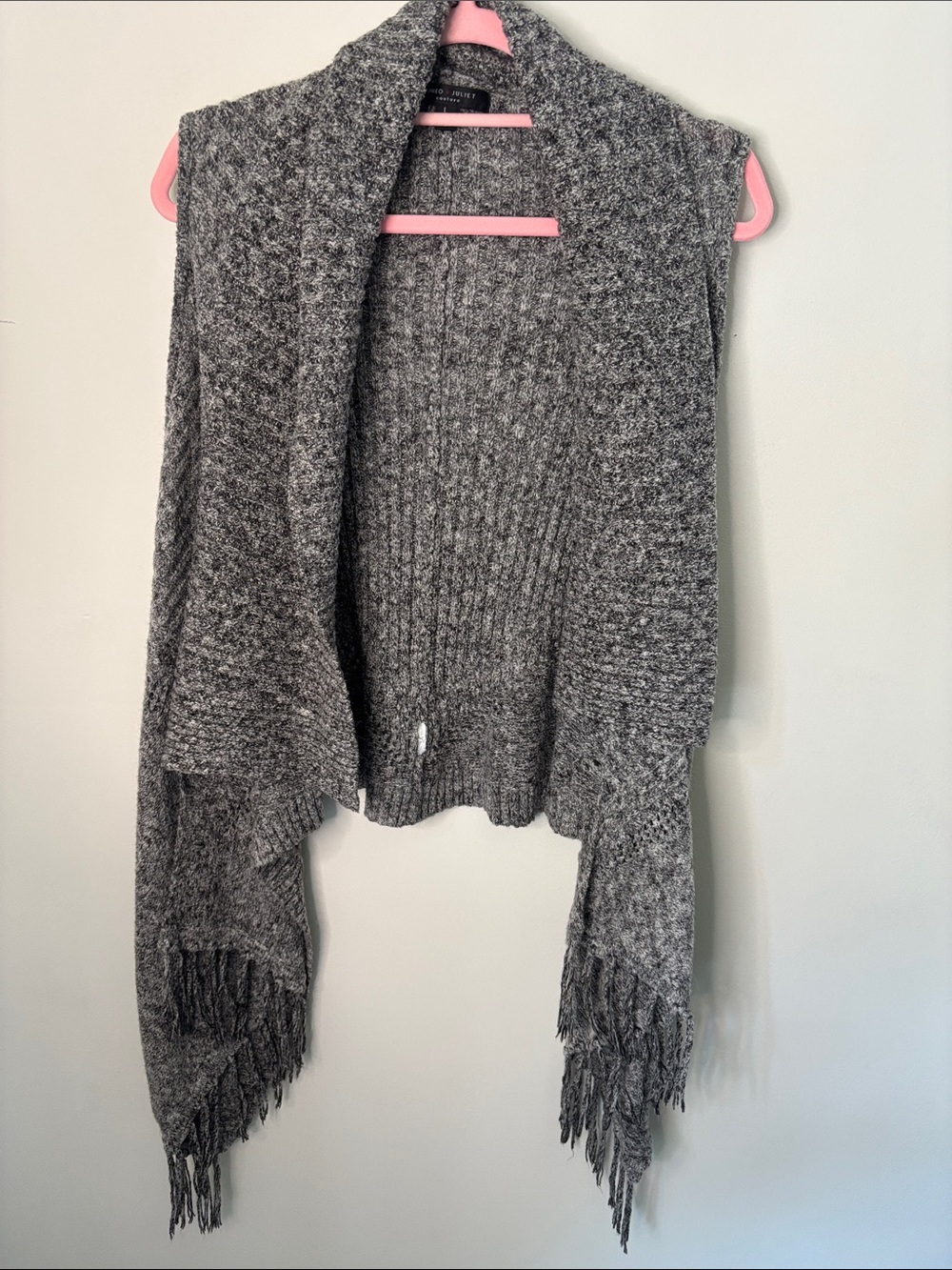 Romeo & Juliet Couture Gray Open-Front Fringe Knit Vest, sz L